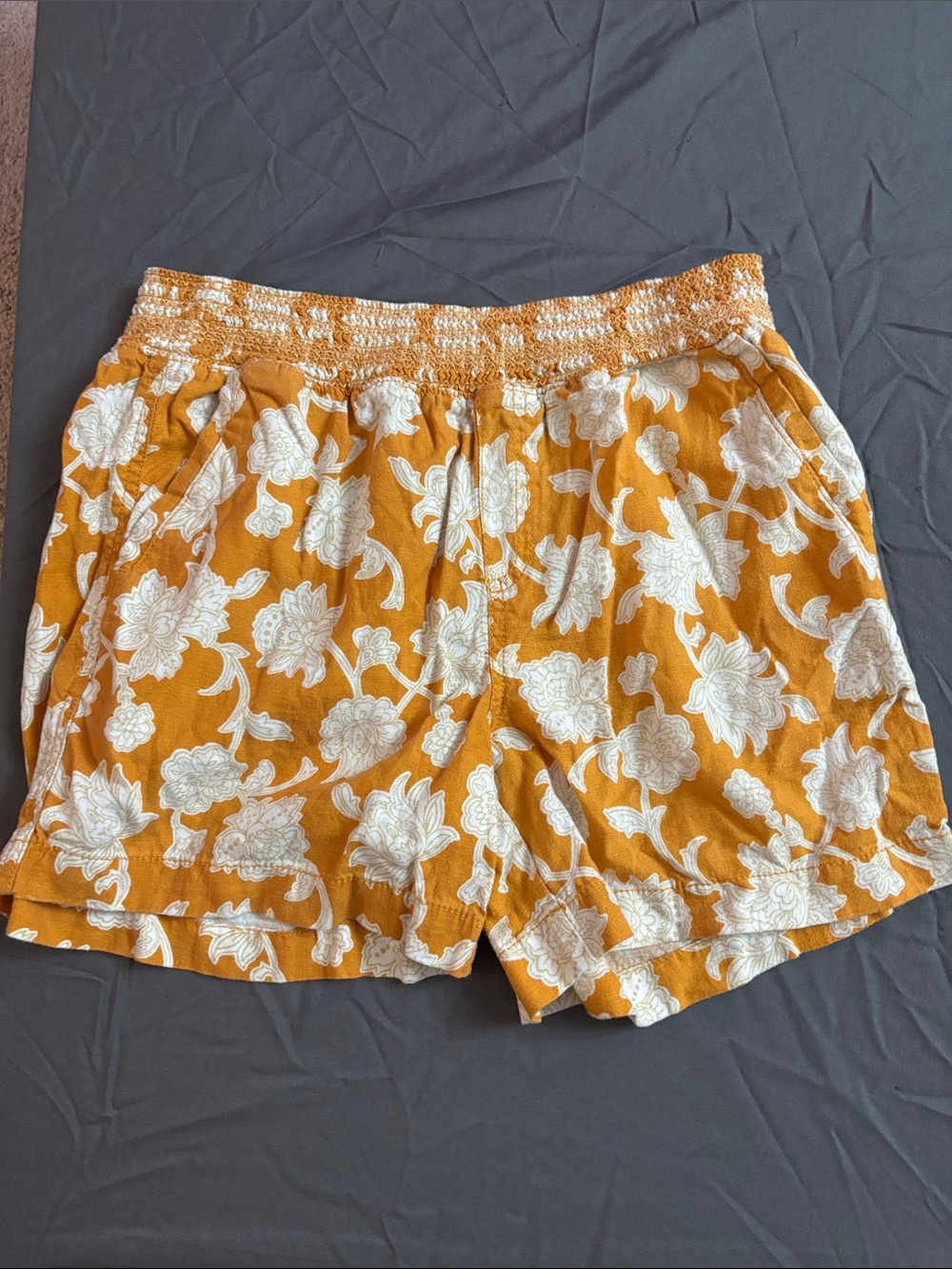 Briggs Women’s linen shorts orange floral patterned medium